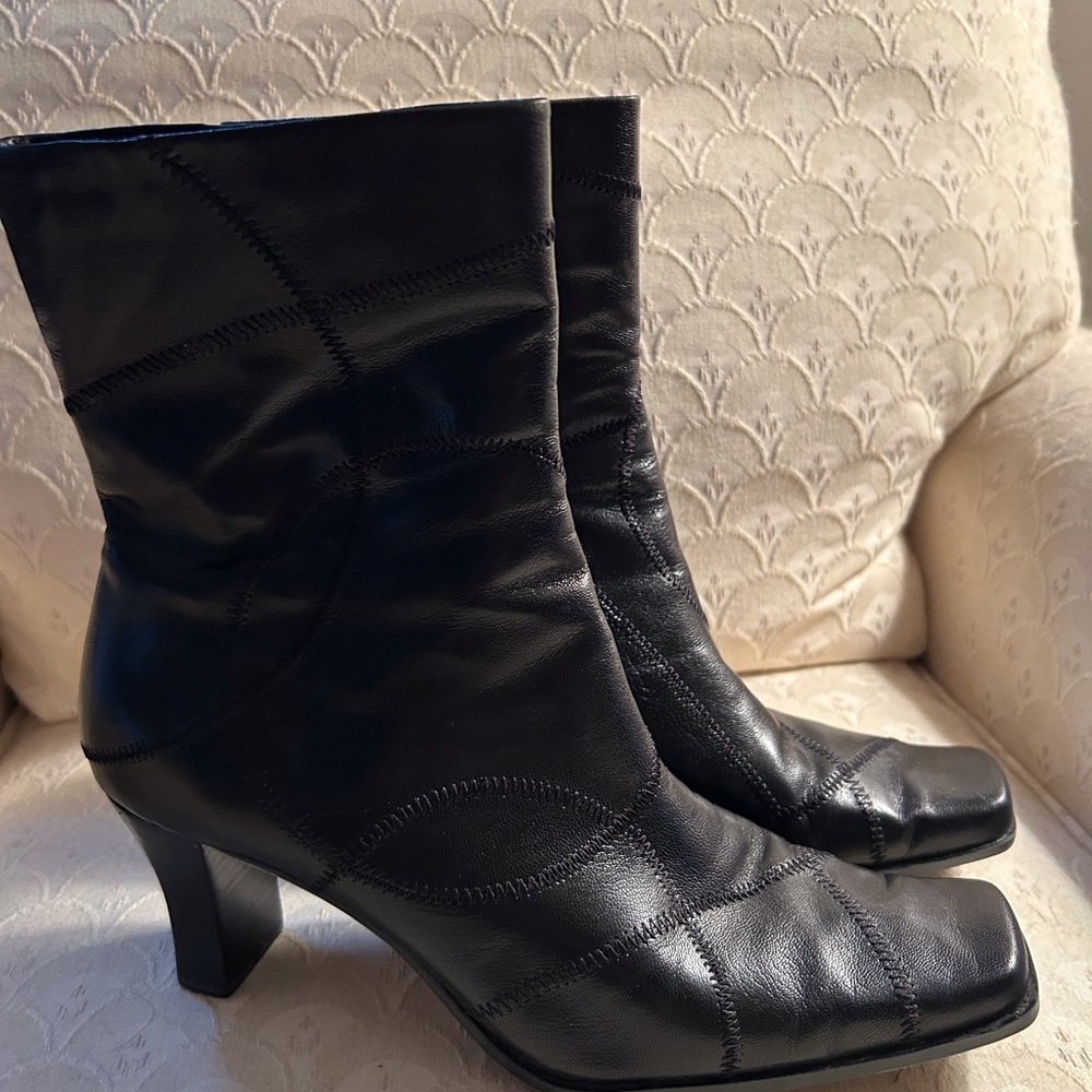 Liz Claiborne Black Leather Kelso Heeled Ankle Boots - Picture 5 of 14